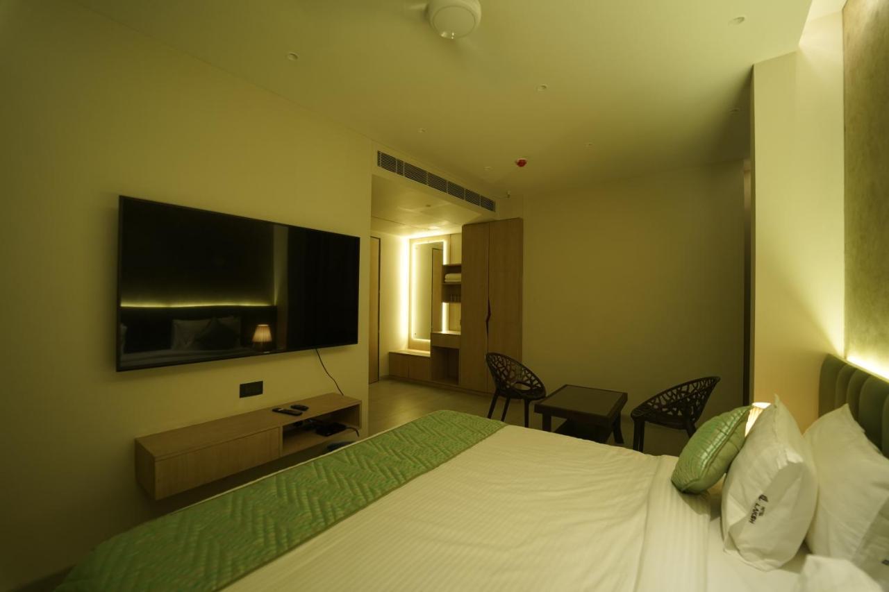 Hotel Laksh Rāipur エクステリア 写真