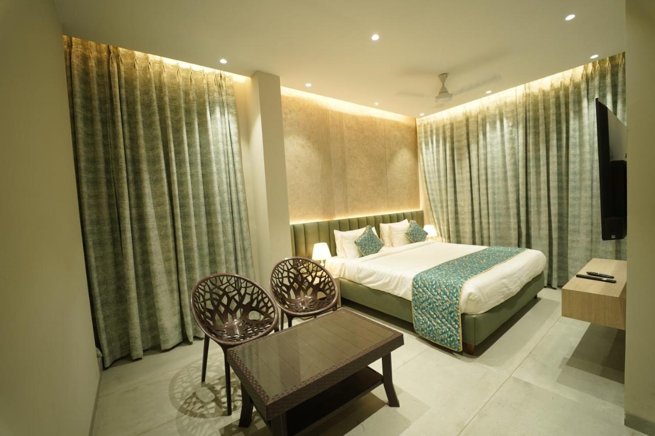 Hotel Laksh Rāipur エクステリア 写真