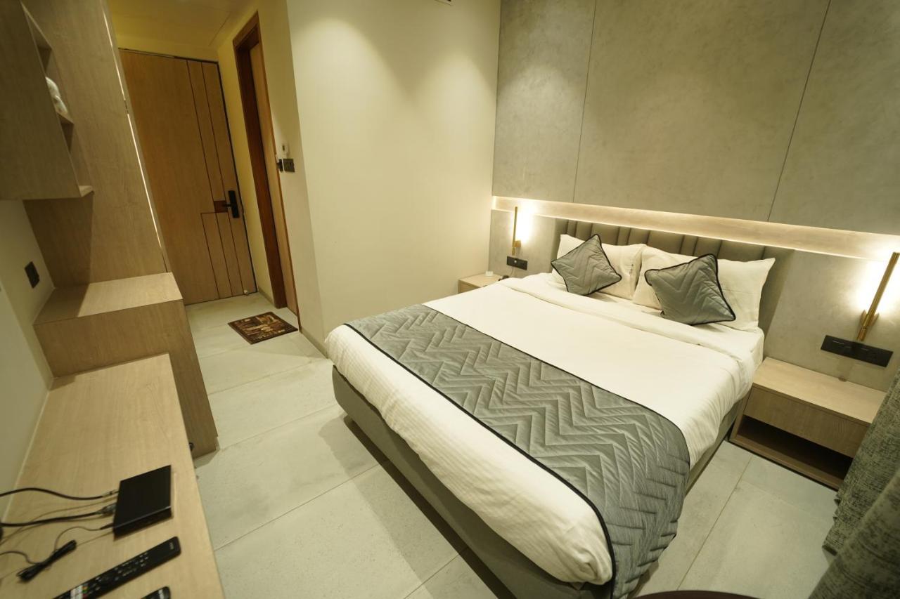 Hotel Laksh Rāipur エクステリア 写真